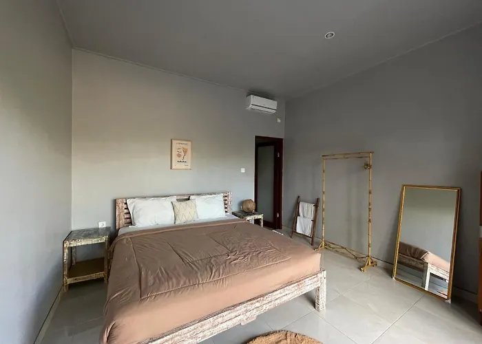 Tyana Private In Batu Bolong 26 Guest house